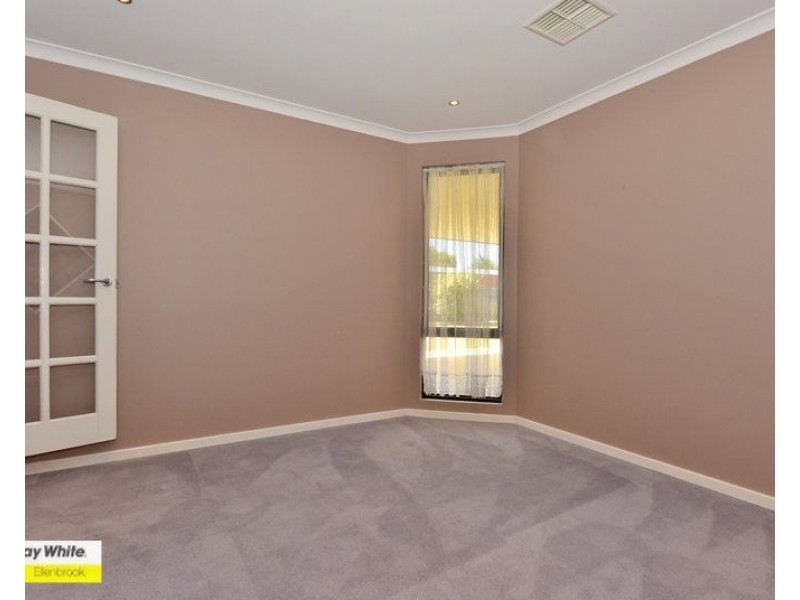 3 Horseshoe Circuit, Henley Brook WA 6055