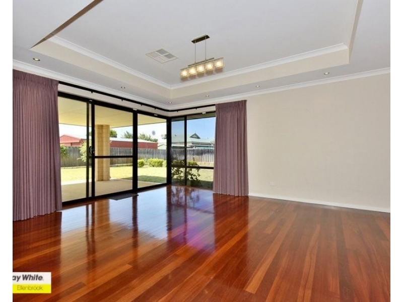 3 Horseshoe Circuit, Henley Brook WA 6055