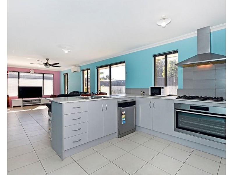 4 Minikin Drive, Aveley WA 6069