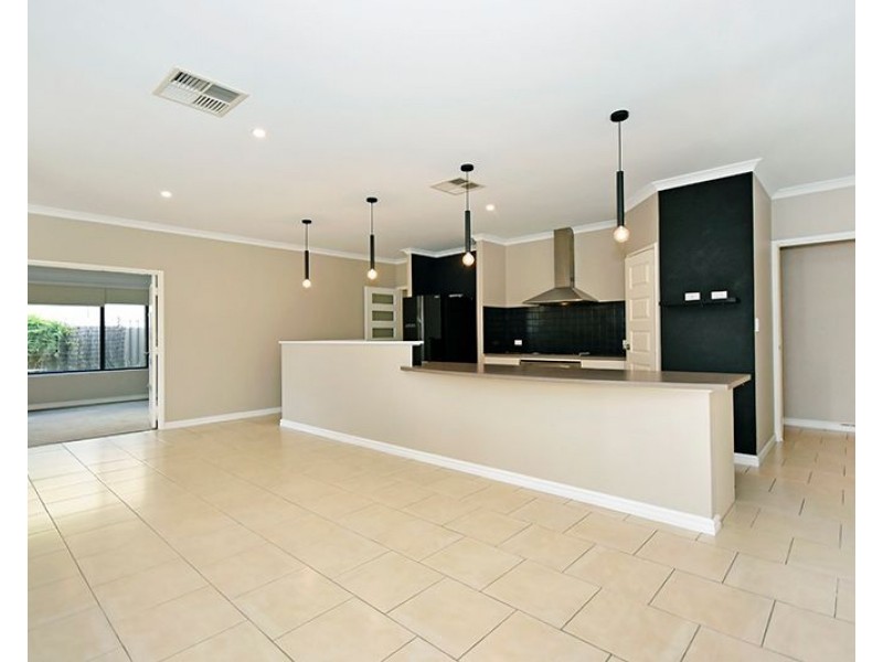 14 Pasalich Bend, Aveley WA 6069