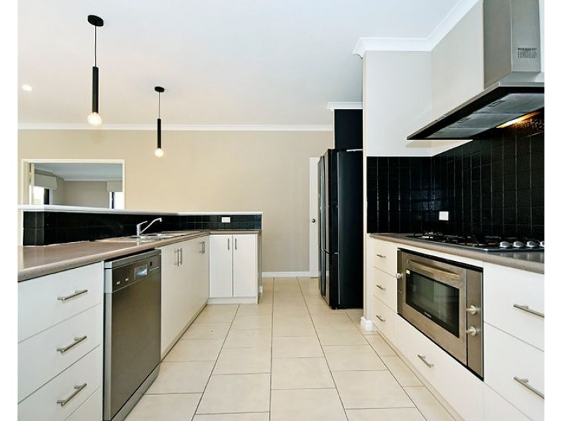 14 Pasalich Bend, Aveley WA 6069