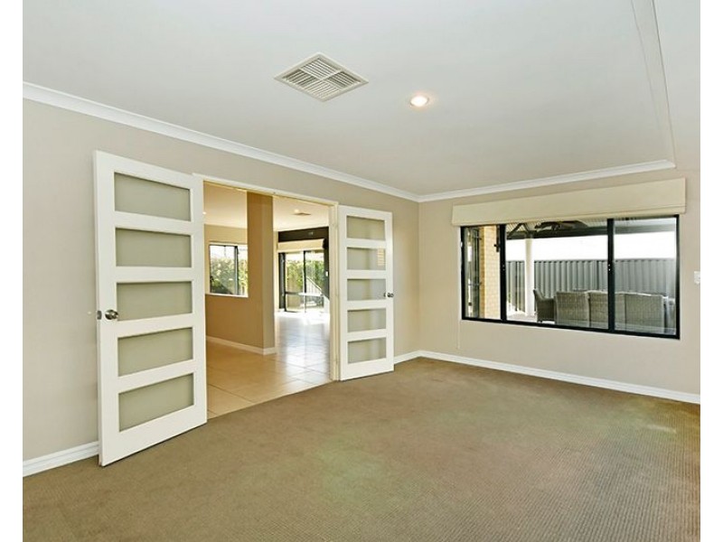 14 Pasalich Bend, Aveley WA 6069