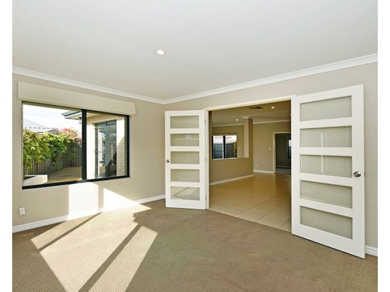 14 Pasalich Bend, Aveley WA 6069