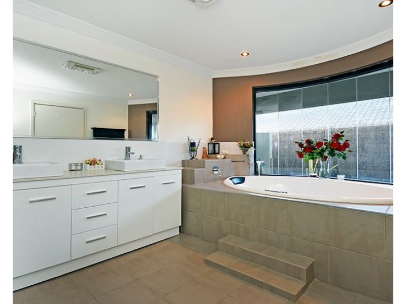 14 Rakich Drive, Ellenbrook WA 6069