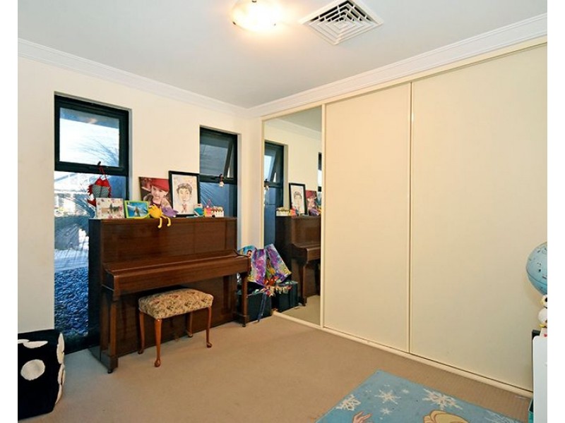 14 Rakich Drive, Ellenbrook WA 6069