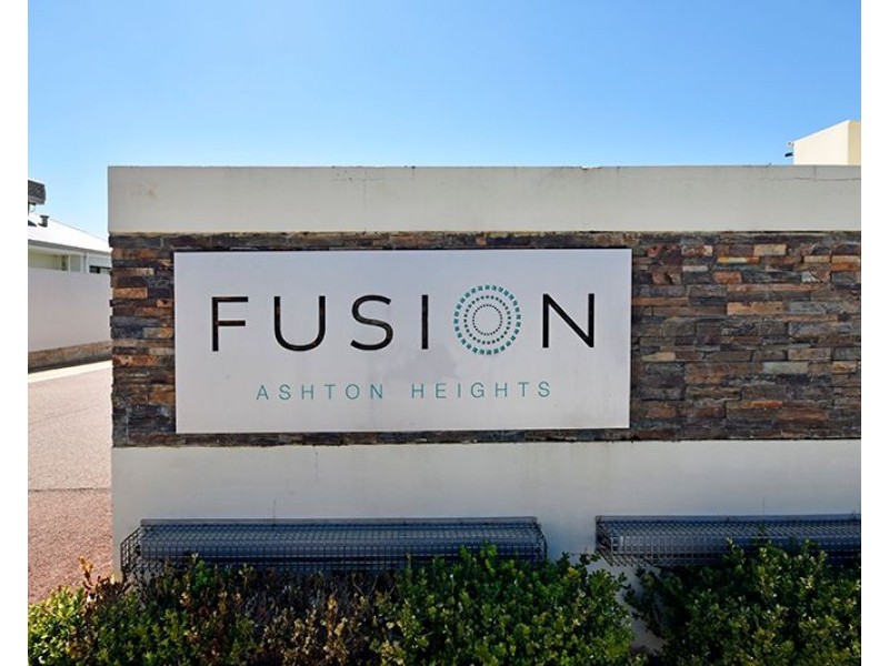 10-15 Crostwaite Circle, Tapping WA 6065