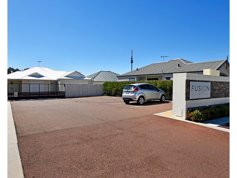 10-15 Crostwaite Circle, Tapping WA 6065