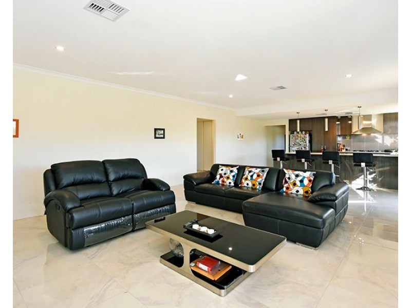 14 Holdsworth Avenue, Aveley WA 6069