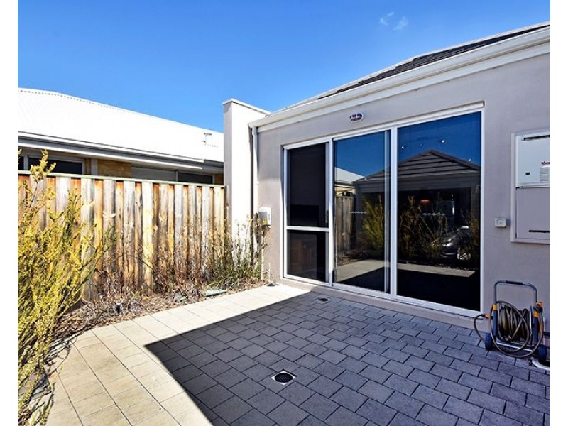 4 Minnie Lane, Ellenbrook WA 6069