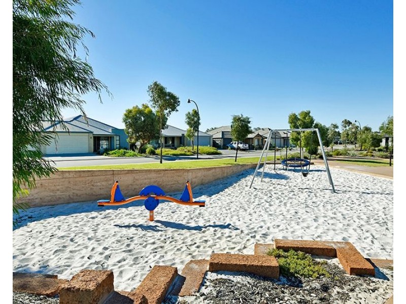 4 Minnie Lane, Ellenbrook WA 6069