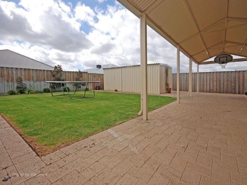 74 Halpin Circle, Ellenbrook WA 6069
