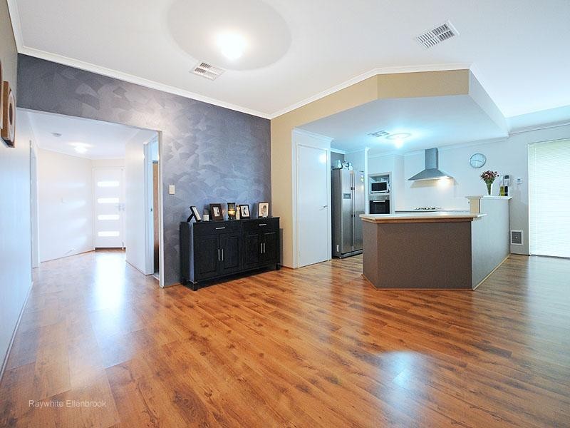 16 Whitehart Entrance, Aveley WA 6069