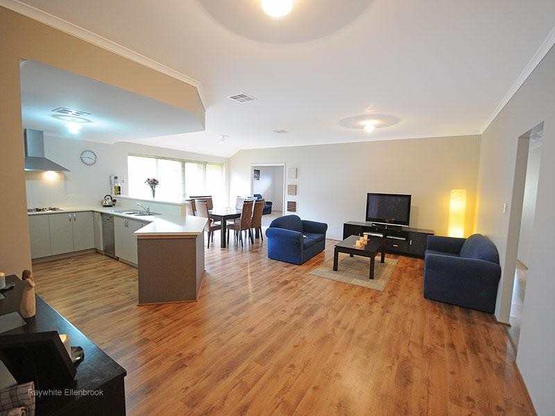 16 Whitehart Entrance, Aveley WA 6069