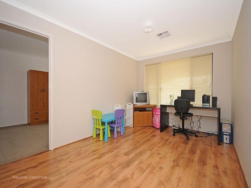 16 Whitehart Entrance, Aveley WA 6069