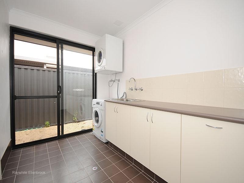 16 Whitehart Entrance, Aveley WA 6069