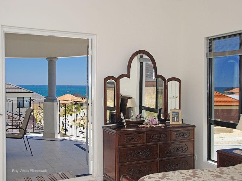 9 Mariners View, Mindarie WA 6030