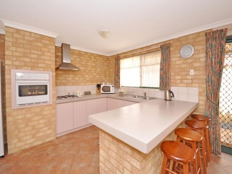 33 Whitchurch Road, Redcliffe WA 6104