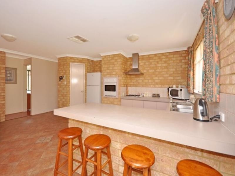 33 Whitchurch Road, Redcliffe WA 6104