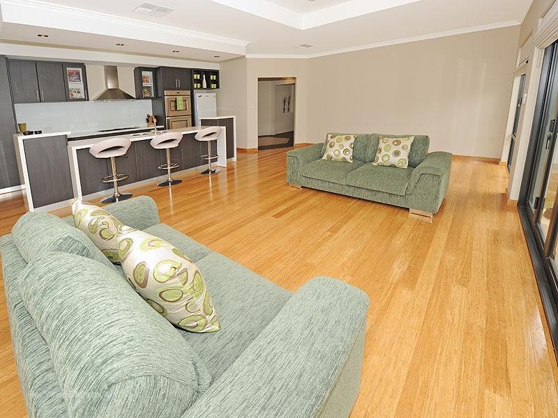 6 Manila Way, Aveley WA 6069