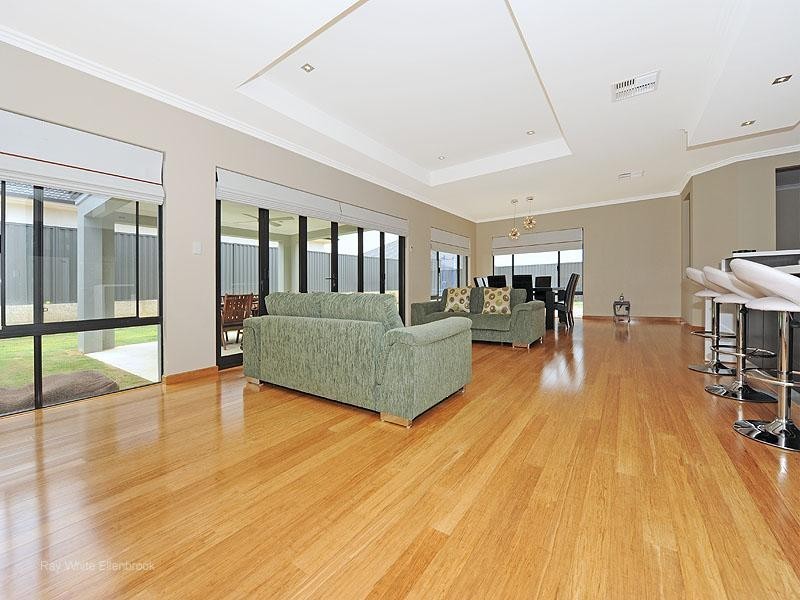 6 Manila Way, Aveley WA 6069