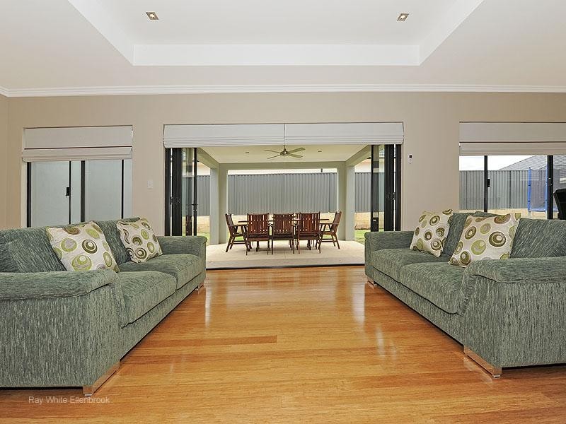 6 Manila Way, Aveley WA 6069