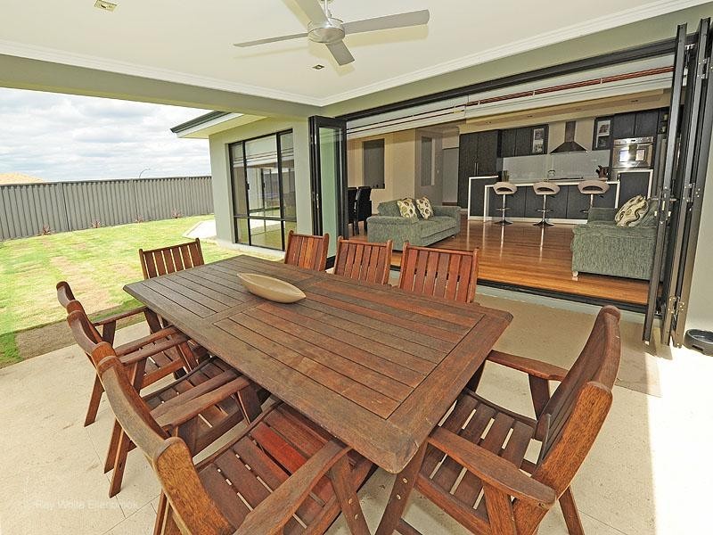 6 Manila Way, Aveley WA 6069