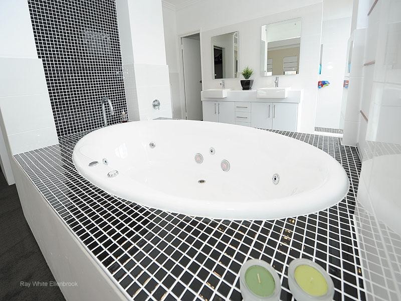 6 Manila Way, Aveley WA 6069