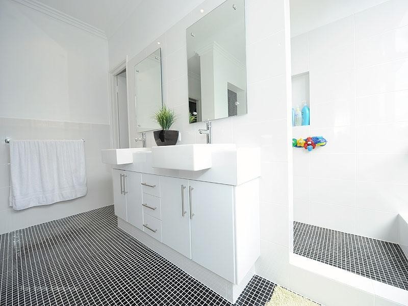 6 Manila Way, Aveley WA 6069