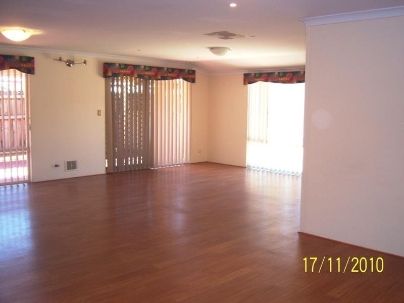 18 Rocklea Crescent, Ellenbrook WA 6069