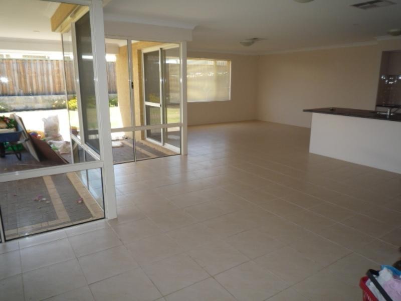 5 Blendon Avenue, Ellenbrook WA 6069