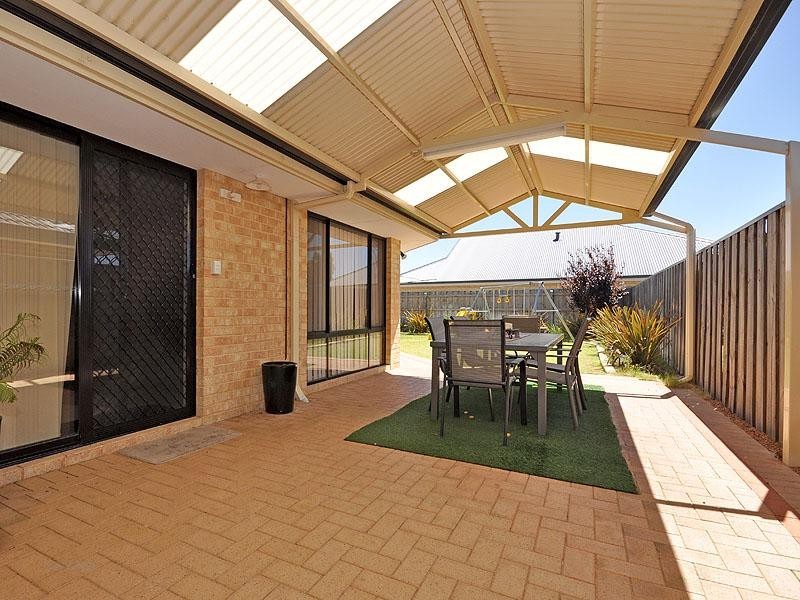 69 Sandown Circle, Henley Brook WA 6055