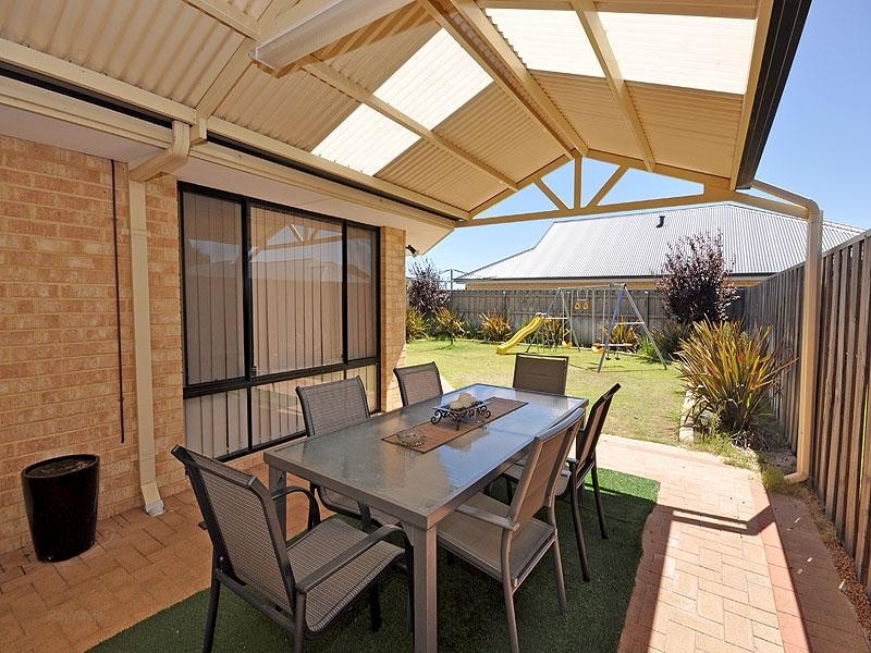 69 Sandown Circle, Henley Brook WA 6055