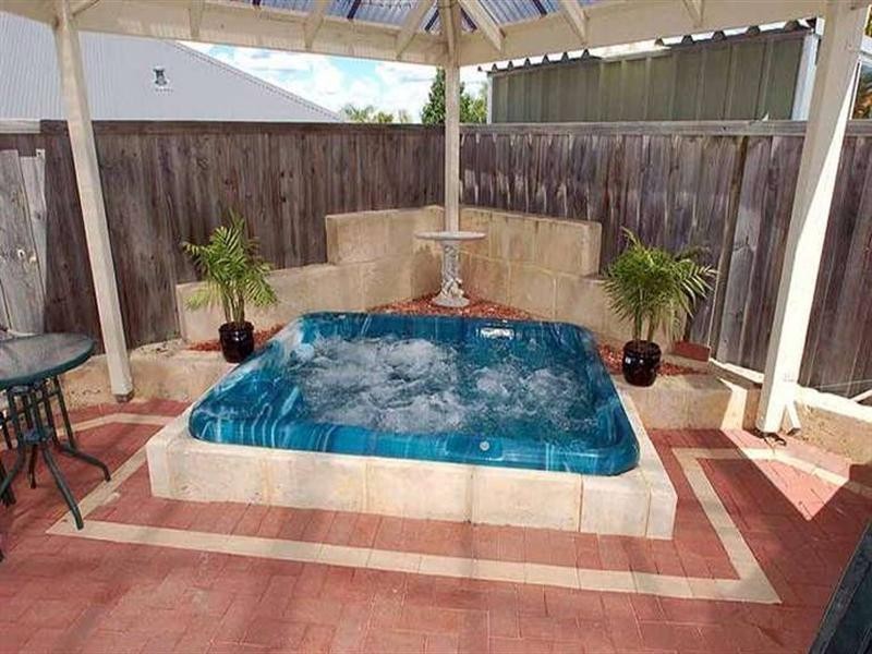 4 Lookout Circle, Ellenbrook WA 6069