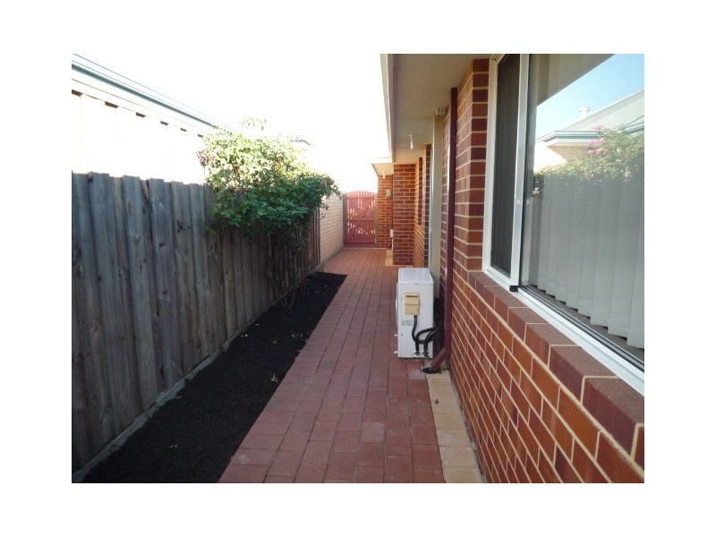 28 Larrawa Circle, Ellenbrook WA 6069