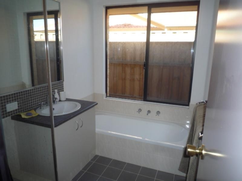 12 Harberton Parkway, Ellenbrook WA 6069