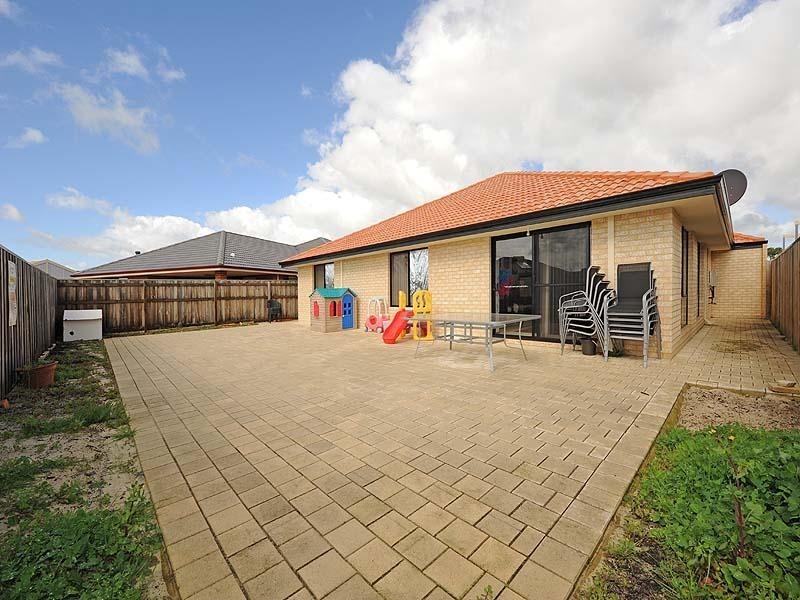 72 Granesse Drive, Ellenbrook WA 6069