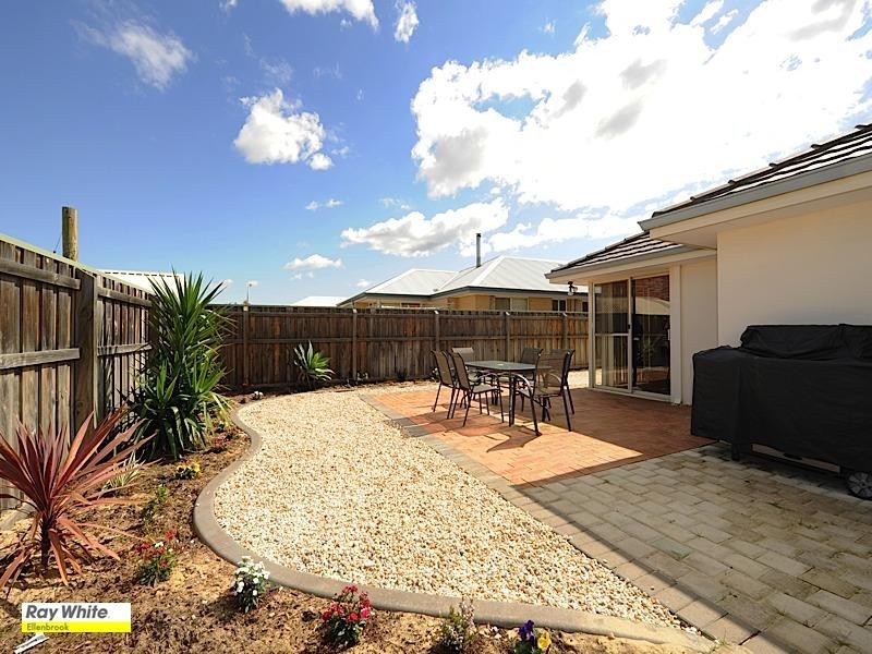 15 Brontie Avenue, Ellenbrook WA 6069