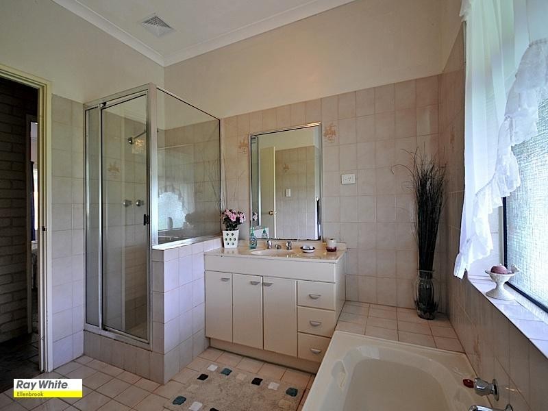 1086 Almeria Parade, Bullsbrook WA 6084