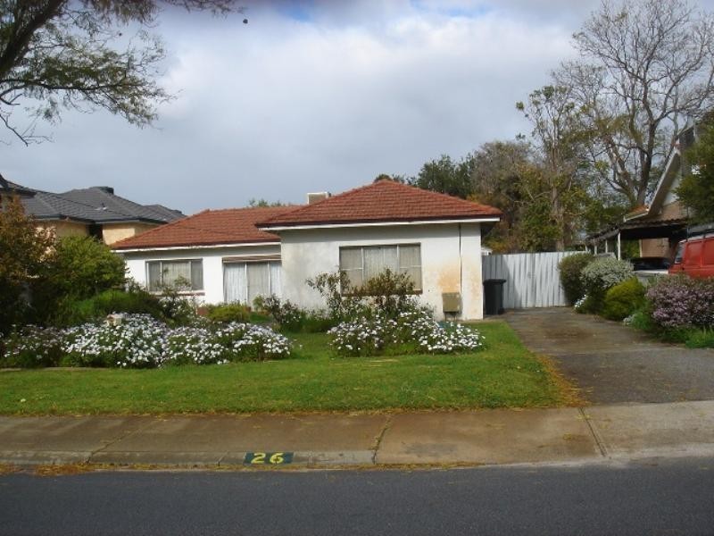 26 Pearl Road, Cloverdale WA 6105