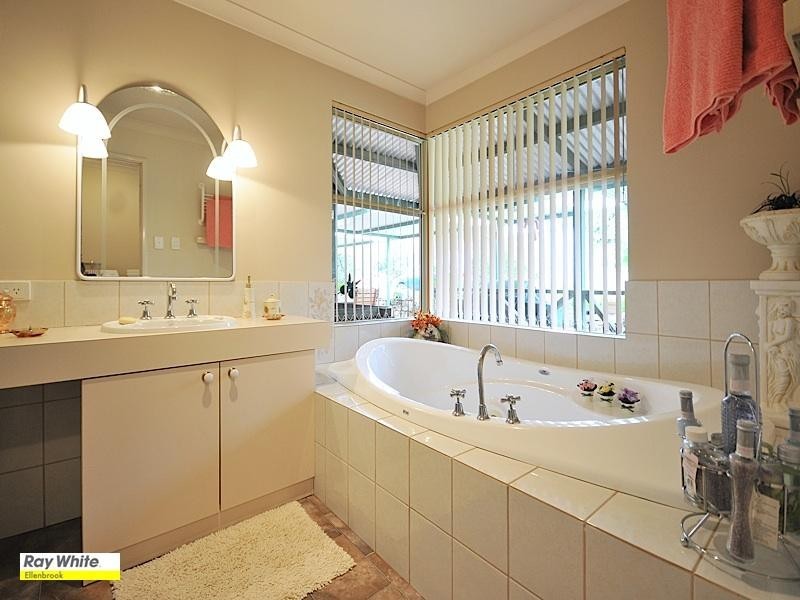 164 Meadowbrook Ramble, Bullsbrook WA 6084