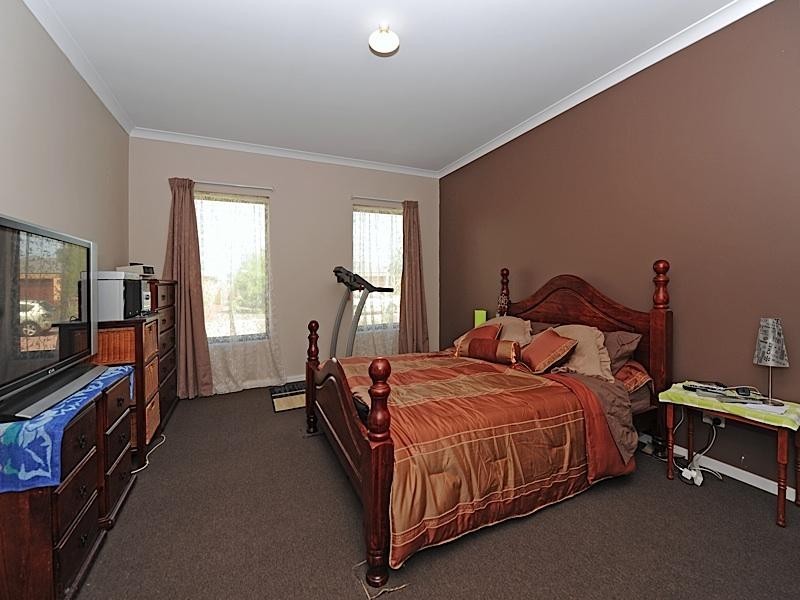 10 Kentchurch Bend, The Vines WA 6069