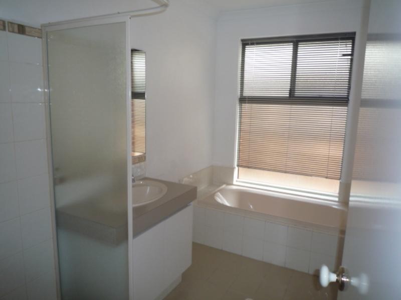 40 Simmonds Pass, Ellenbrook WA 6069