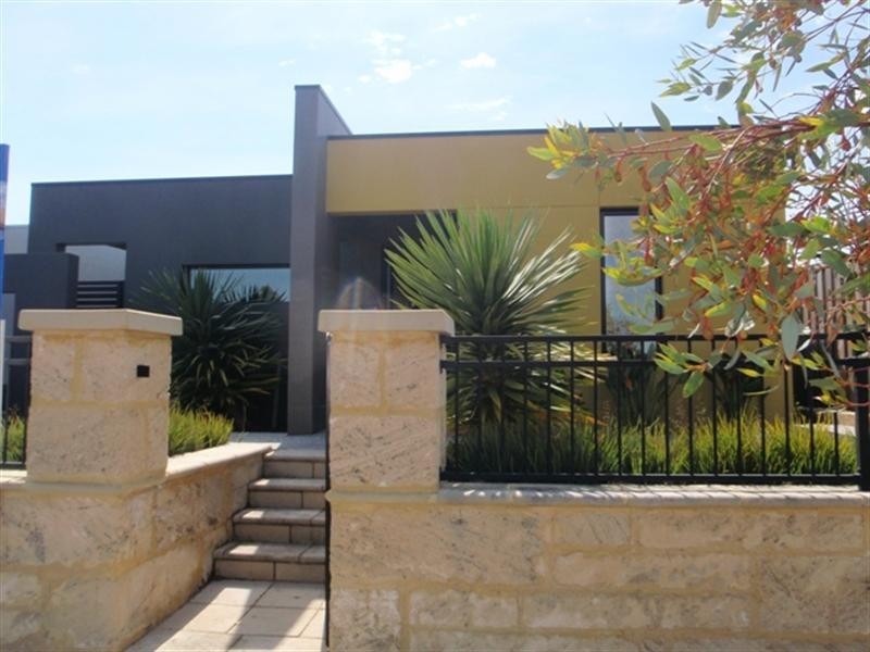 18 Dunrobin Drive, Ellenbrook WA 6069