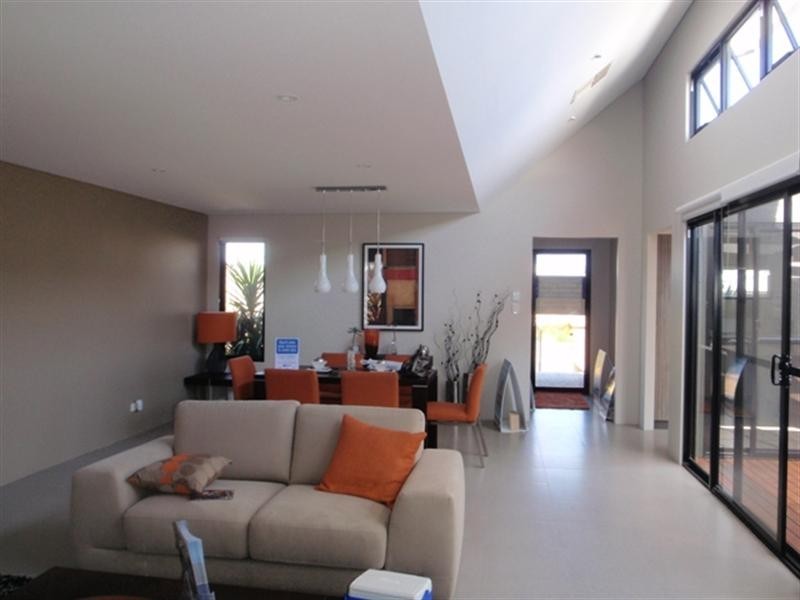 18 Dunrobin Drive, Ellenbrook WA 6069