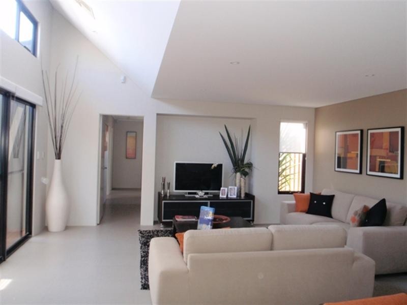 18 Dunrobin Drive, Ellenbrook WA 6069