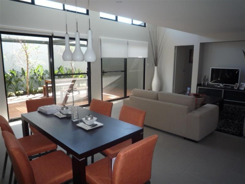 18 Dunrobin Drive, Ellenbrook WA 6069