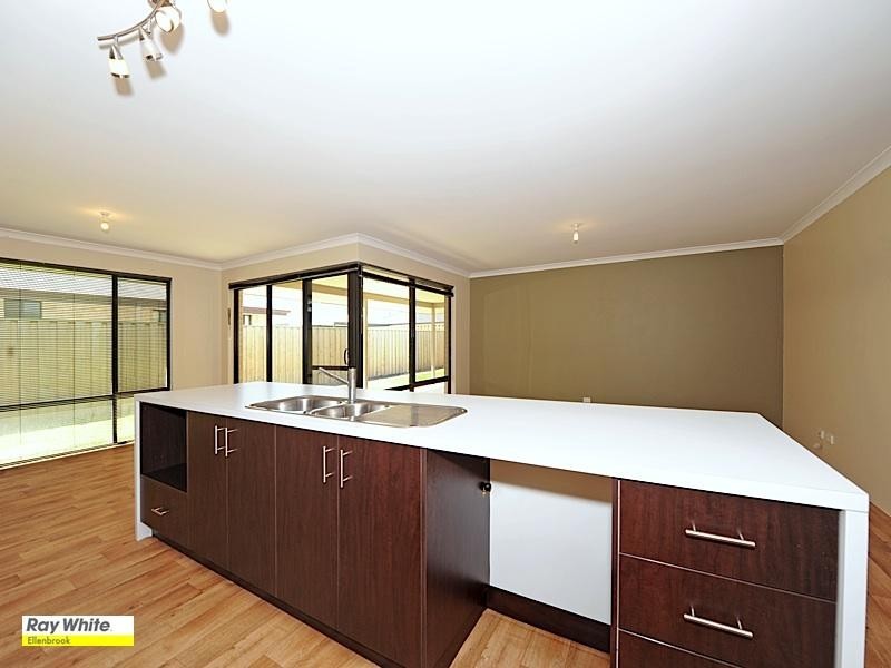 8 Werai Road, Ellenbrook WA 6069