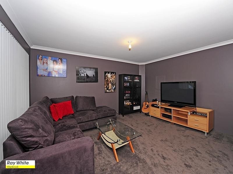 11 Redbank Drive, Ellenbrook WA 6069