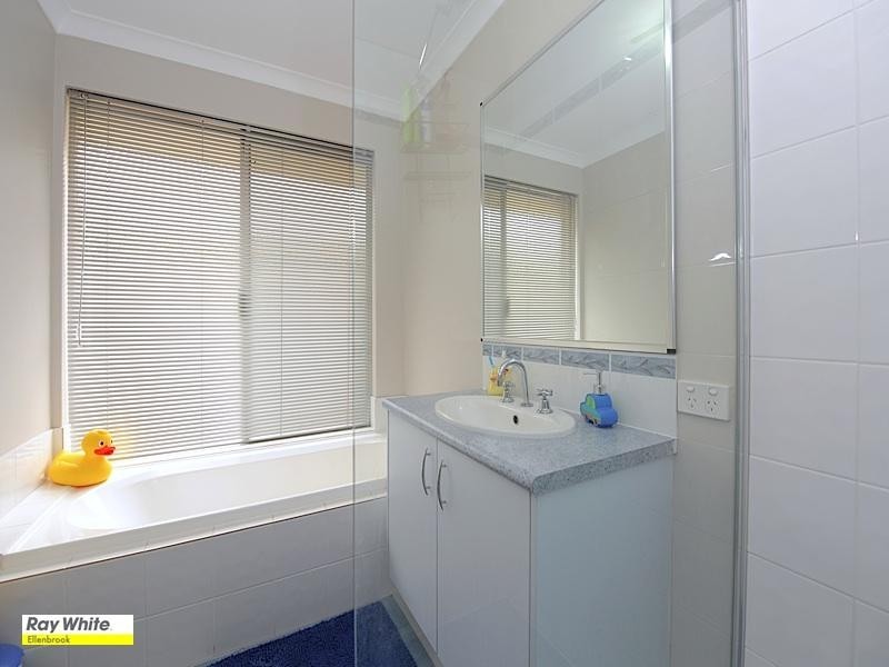 11 Redbank Drive, Ellenbrook WA 6069