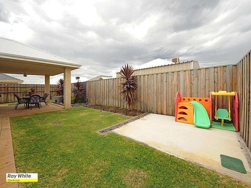 11 Redbank Drive, Ellenbrook WA 6069